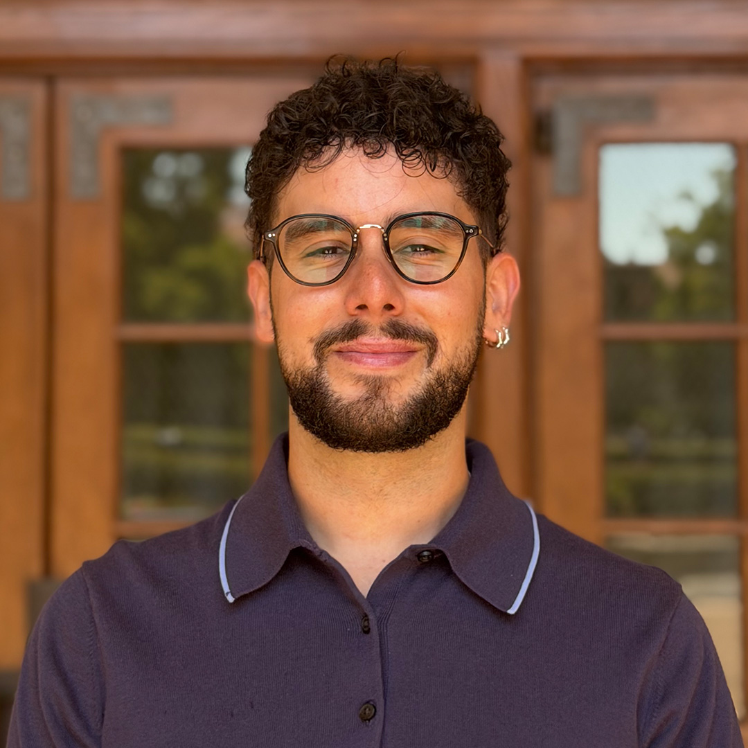 Javier Omar headshot photo